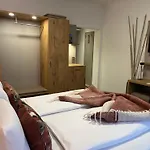 Schlossberg - Boutique Im Park- Nahe Der Therme 酒店 4*