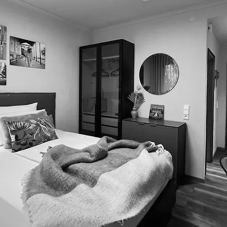 Schlossberg - Boutique Im Park- Nahe Der Therme 3* 巴登韦勒